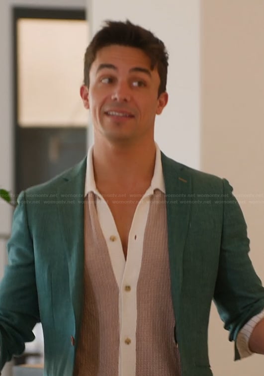 Gio's contrast shirt on Selling the OC