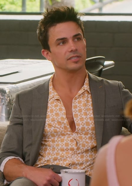 Gio's orange printed shirt on Selling the OC