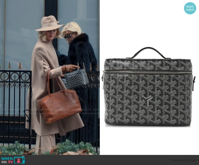 Goyard Goyardine Muse Vanity Case Navy worn by Liberty Ronson (Naomi Watts) on Alls Fair
