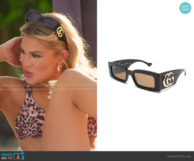 Gucci Logo-plaque Rectangle-frame Sunglasses in Tortoiseshell worn by Fiona Belle (Fiona Belle) on Selling the OC