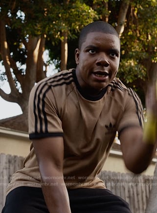 Harry's beige stripe tee on 9-1-1