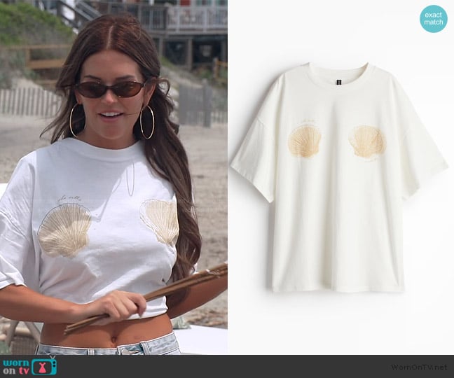 H&M Oversized Motif-Detail T-Shirt worn by Salley Carson on Southern Charm