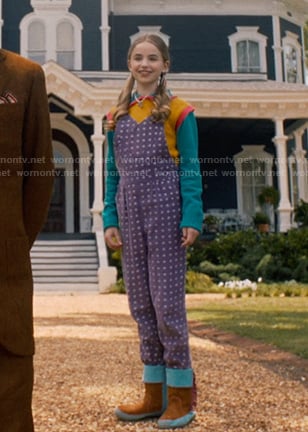 Holly’s colorblock suede boots on Stranger Things