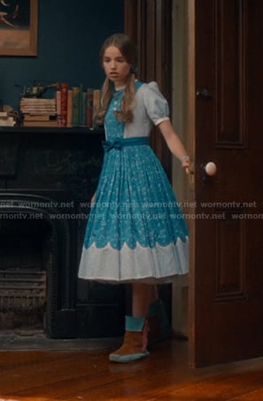 Holly's colorblock suede boots on Stranger Things