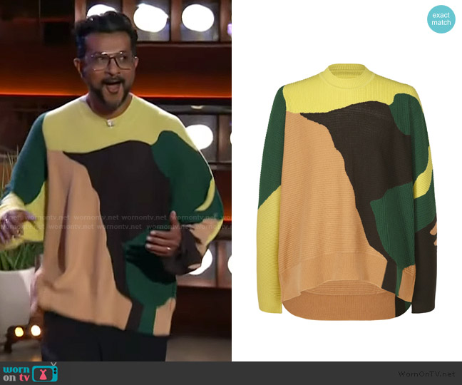 Homme Plisse Issey Miyake Agate Knit Sweater worn by Utkarsh Ambudkar on The Kelly Clarkson Show