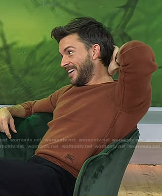 Jonathan Bailey’s brown sweater on Today