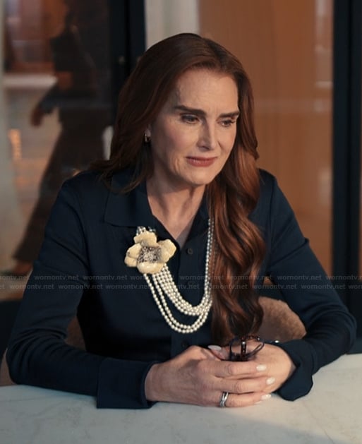 Juliana's floral pearl necklace on Alls Fair