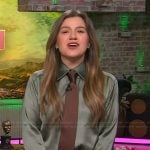 Kelly’s green shirt with contrast tie on The Kelly Clarkson Show