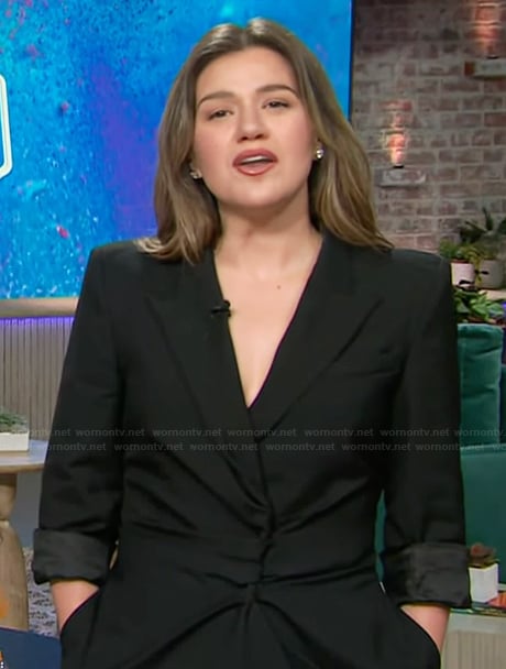 Kelly’s black ruched blazer on The Kelly Clarkson Show