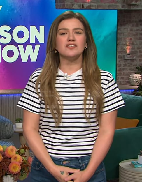 Kelly's white striped tee on The Kelly Clarkson Show