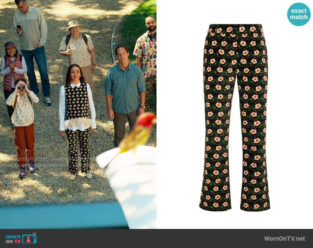La DoubleJ Floral-print cropped trousers worn by Molly Novak (Maya Rudolph) on Loot