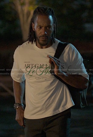 Lewis’s white graphic print tee on Reasonable Doubt