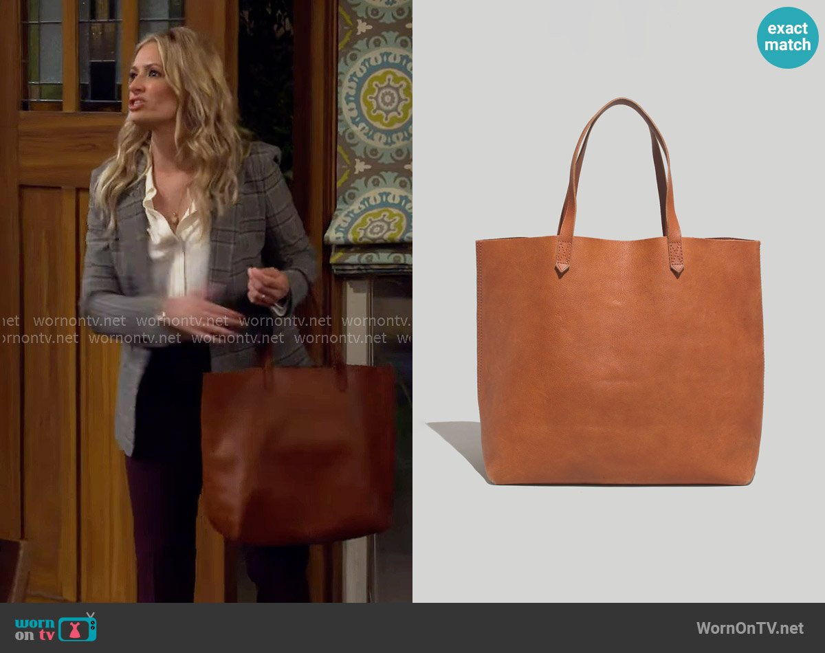 Madewell The Transport Tote in English Saddle worn by Gemma (Beth Behrs) on The Neighborhood