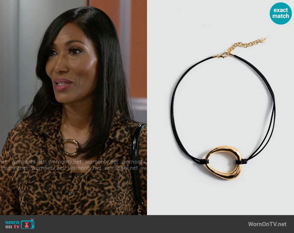 Mango Metal-piece cord necklace worn by Dana 'Leslie' Thomas (Trisha Mann-Grant) on Beyond the Gates
