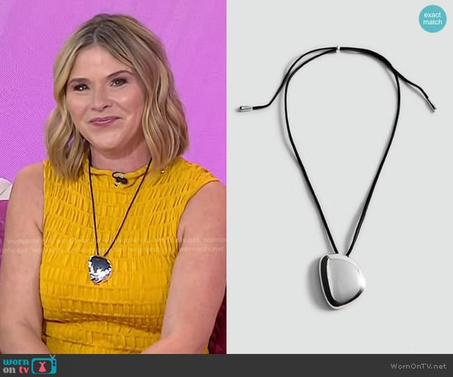 Jenna’s silver pendant necklace on Today