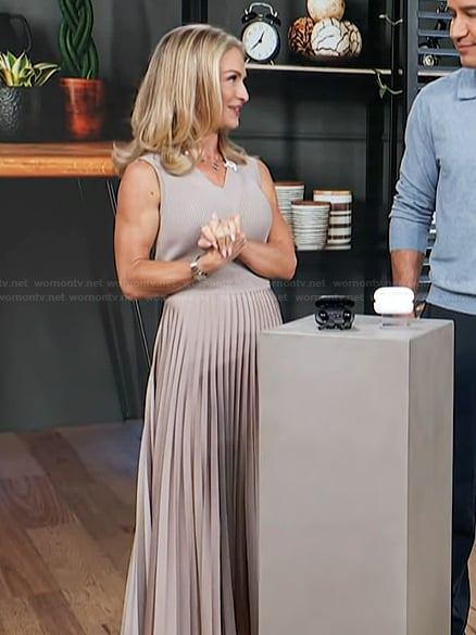 Maria Provenzano’s ribbed v-neck dress on Access Hollywood