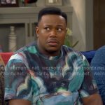 Marty's brushstroke print t-shirt on The Neighborhood