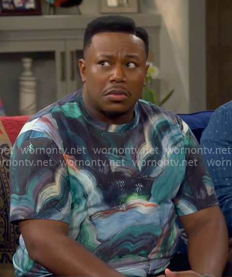 Marty's brushstroke print t-shirt on The Neighborhood