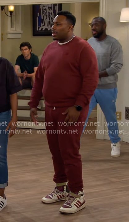 Marty's burgundy sweatshirt and sweatpants on The Neighborhood