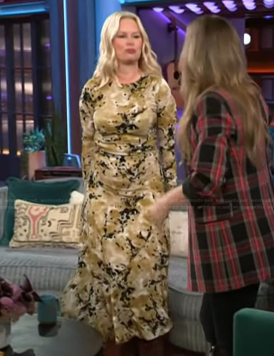 Mary Lynn Rajskub's printed gathered dress on The Kelly Clarkson Show