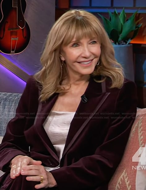 Mary Steenburgen's burgundy velvet blazer on The Kelly Clarkson Show