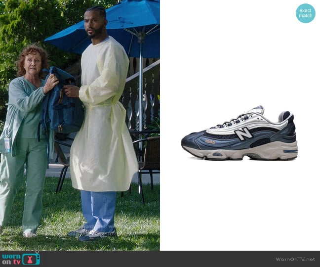 Wes’s blue sneakers on Greys Anatomy Wes’s blue sneakers on Greys Anatomy