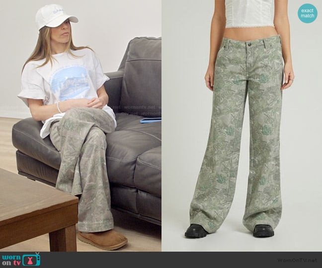 Taylor’s camo pants on SLOMW