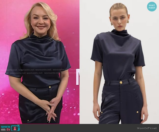 Roari Vivien Top in Navy worn by Wendi McLendon-Covey on Today