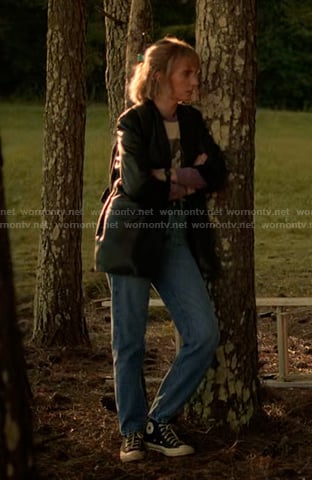 Robin’s black sneakers on Stranger Things