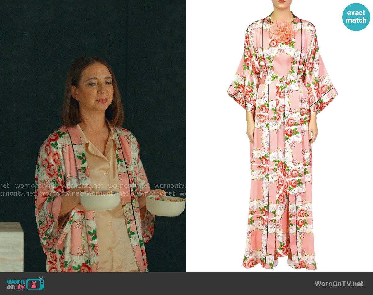 Rodarte Long Rose Printed Sink Satin Robe worn by Molly Novak (Maya Rudolph) on Loot