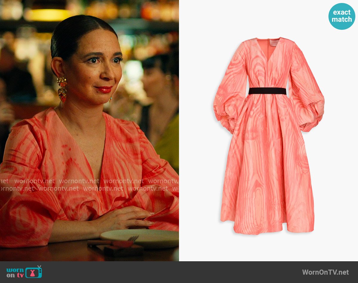 Roksanda Yasha belted printed taffeta midi dress worn by Molly Novak (Maya Rudolph) on Loot