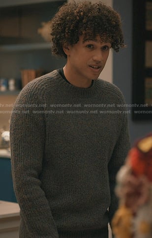 Roy's grey ribbed sweater on Elsbeth