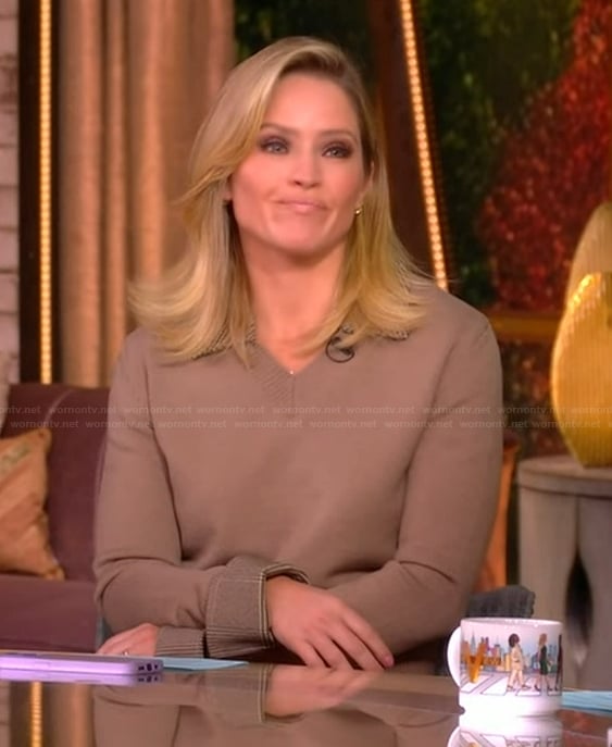 Sara’s contrast collar sweater on The View