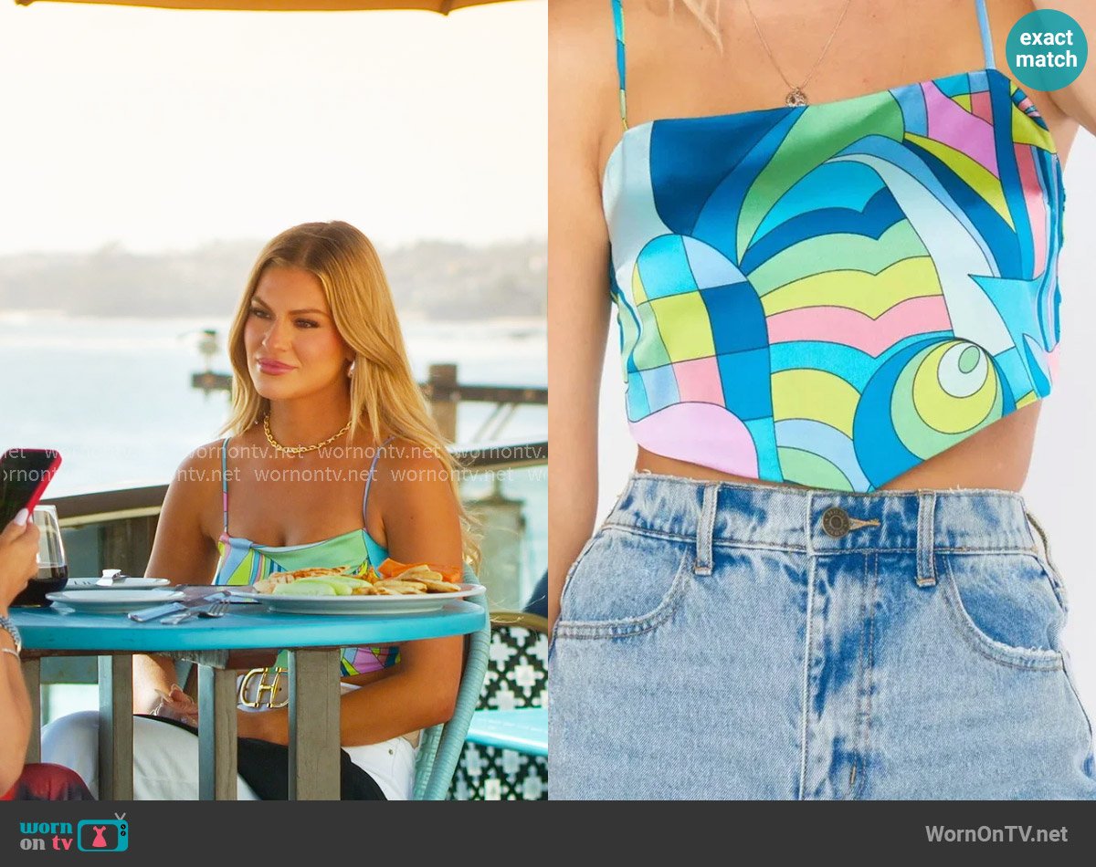 Show Me Your Mumu Scarf Top in Go Go Luxe Satin worn by Fiona Belle (Fiona Belle) on Selling the OC