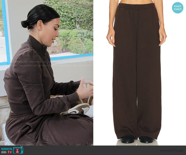 Kim’s brown sweatpants on The Kardashians Kim’s brown sweatpants on The Kardashians