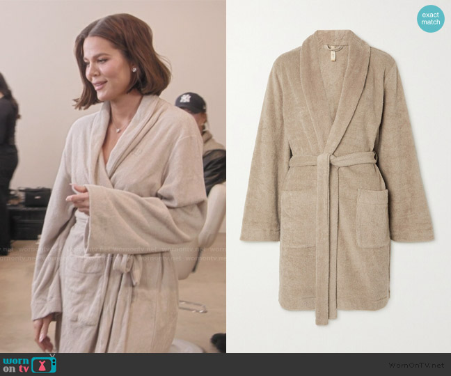 Skims Terry Cotton-blend Robe in Desert worn by Khloe Kardashian (Khloe Kardashian) on The Kardashians