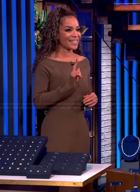 Sunny’s brown off shoulder dress on The View