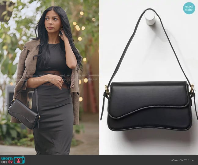 Tillys Elle Retro Shoulder Bag worn by Layla Taylor on The Secret Lives of Mormon Wives