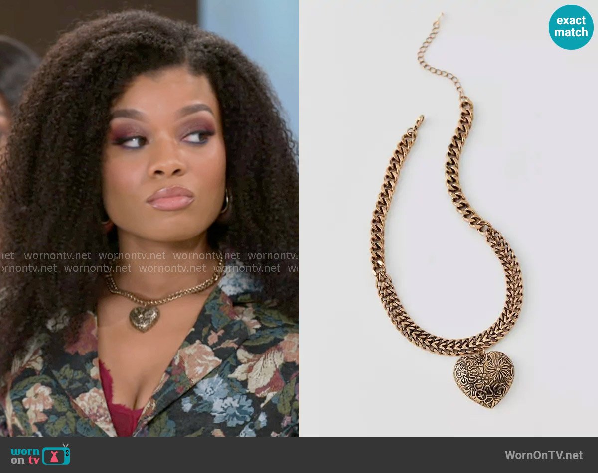 Urban Outfitters Etched Heart Choker Necklace worn by Eva Thomas (Ambyr Michelle) on Beyond the Gates