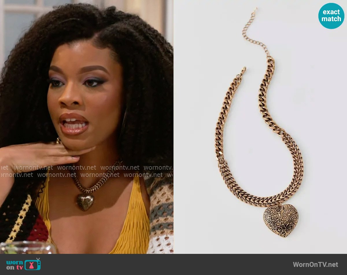 Urban Outfitters Etched Heart Choker Necklace worn by Eva Thomas (Ambyr Michelle) on Beyond the Gates