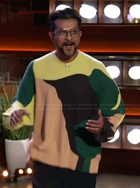 Utkarsh Ambudkar's abstract knit sweater on The Kelly Clarkson Show