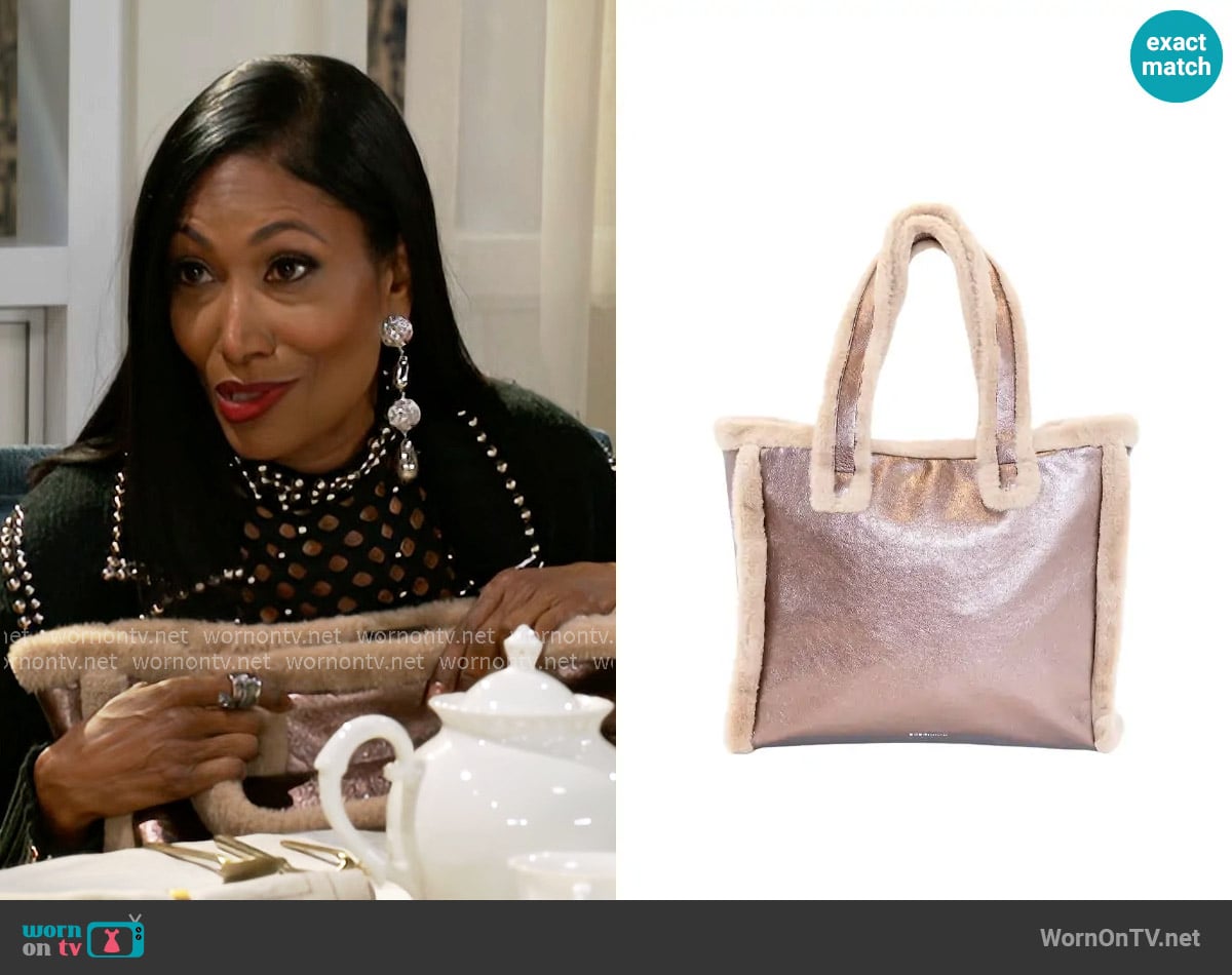 Bcbgeneration Metallic Tote with Sherpa Fur Trim in Bronze worn by Dana 'Leslie' Thomas (Trisha Mann-Grant) on Beyond the Gates