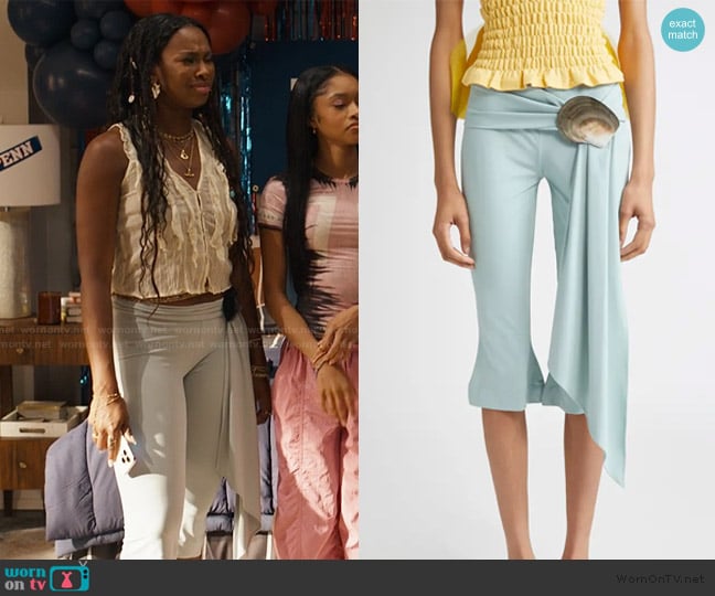 Hilary’s blue drape pants on Bel-Air Hilary’s blue drape pants on Bel-Air