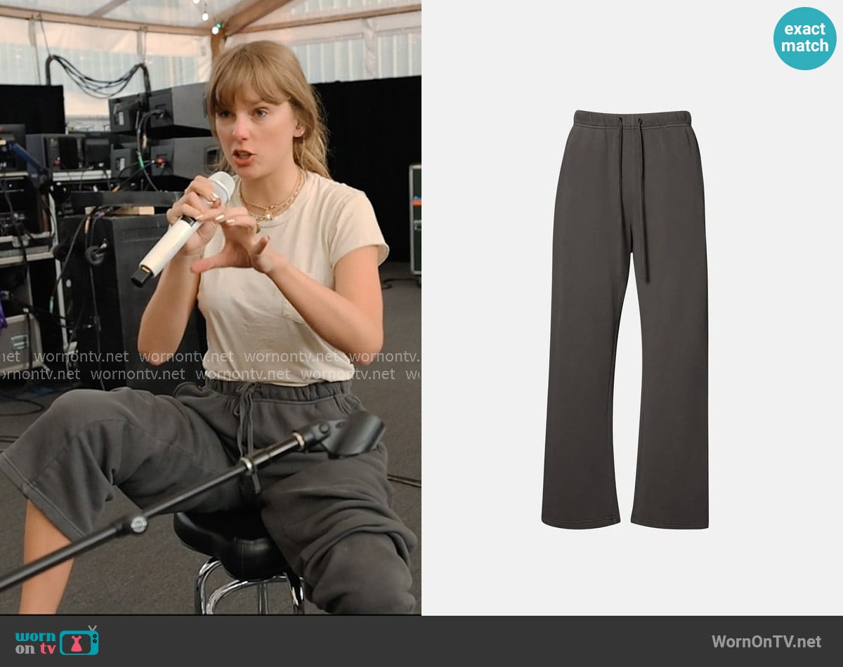 Elwood Core Straight Leg Sweatpant in Vintage Grey worn by Taylor Swift on The End of an Era