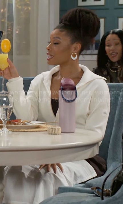 Eva’s white knit jacket on Beyond the Gates