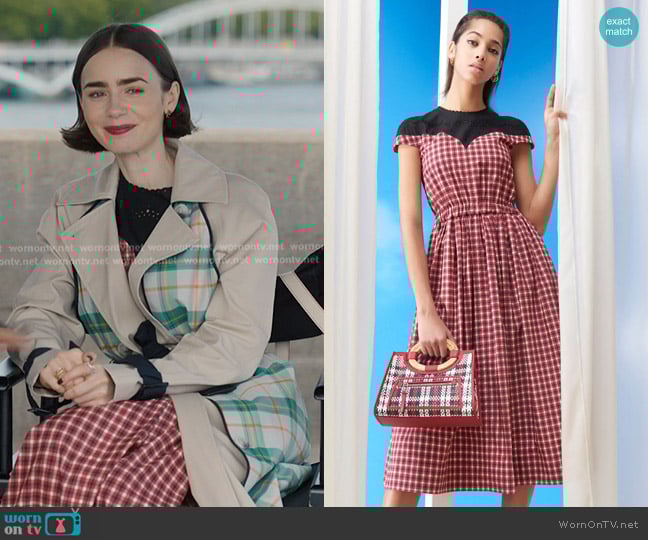 Fendi Pre-Fall 2018 Collection worn by Emily Cooper (Lily Collins) on Emily in Paris