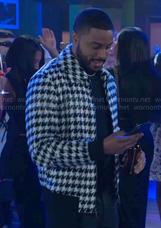Jacob’s houndstooth jacket on Beyond the Gates
