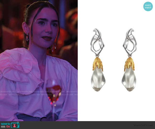 Emily’s drop earrings on Emily in Paris