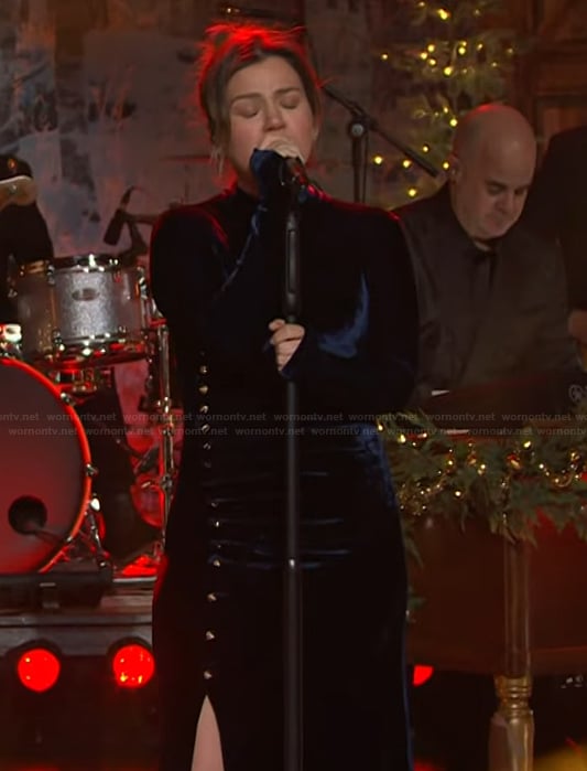 Kelly’s blue velvet gathered dress on The Kelly Clarkson Show