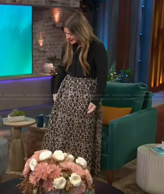 Kelly’s leopard print skirt on The Kelly Clarkson Show